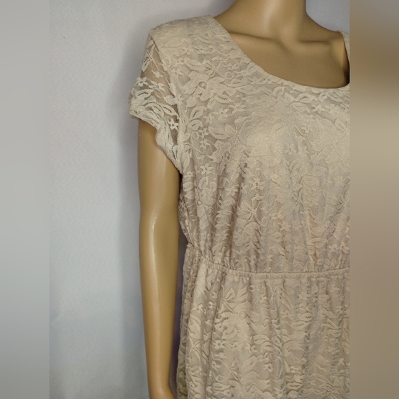 No Boundaries juniors size xl (15-17) cream lace dress - Picture 3 of 7